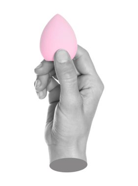 Gri elli, modern sanat tarzı kozmetik sünger, şeffaf arka planda izole edilmiş. Makyaj tasarımı, güzellik projeleri, kozmetik reklamlar ve modern sanat kavramları için mükemmel.