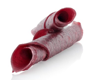 Meyve Pastila rulo tüp, şeffaf arka planda izole. Kurutulmuş meyve püresinden yapılan tatlı, sağlıklı tatlı konsepti.