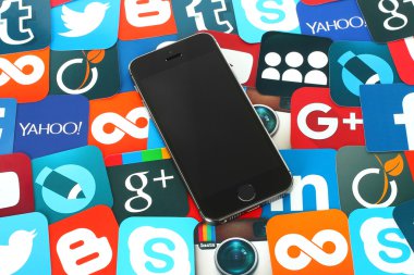 Ünlü sosyal medya simgeleri ile iphone arka plan