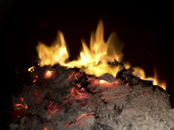 Chinese tradition of  burning ghost money — Stock Photo, Image