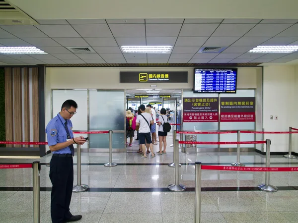 Partida doméstica em Taipei Songshan Aeroporto — Fotografia de Stock