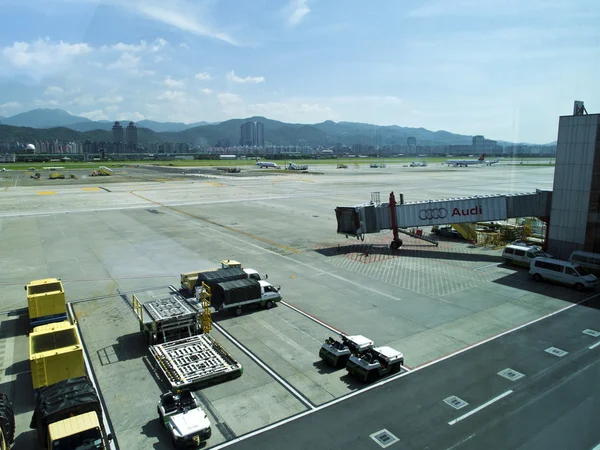Apron in Taipei Songshan Airport — Zdjęcie stockowe