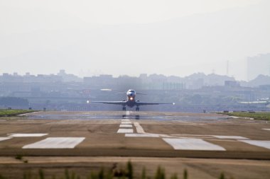 Uçak piste çıkarmaya