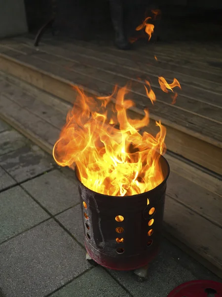 Burn ghost money in stove — Stock Photo, Image