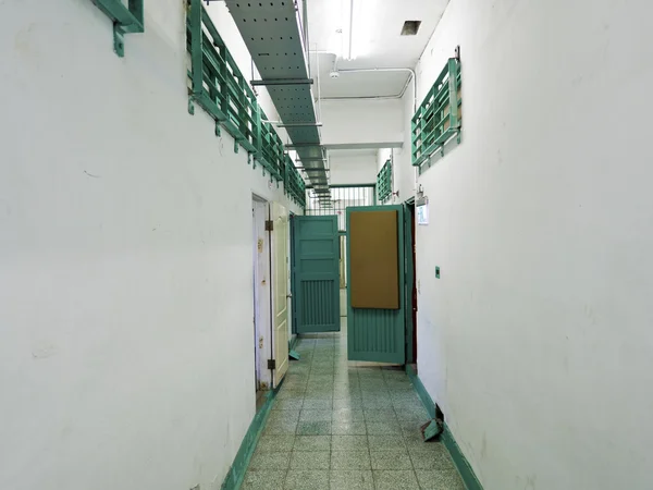 Gefängniskorridor in Beijing-mei Menschenrechtsgedenkstätte und Kult — Stockfoto