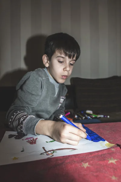 Çocuk masaya boyama — Stok fotoğraf
