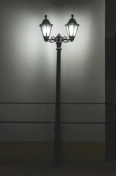 Straatlamp in park — Stockfoto