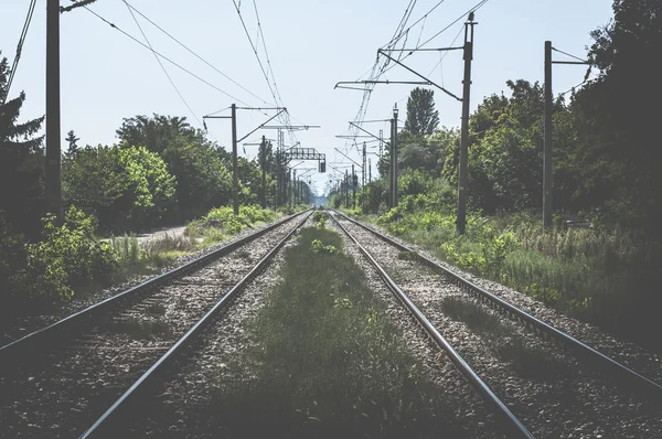 Ferrovias e postes de energia — Fotografia de Stock