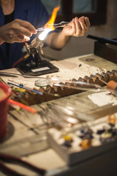 Handmatige vervaardiging van glas — Stockfoto