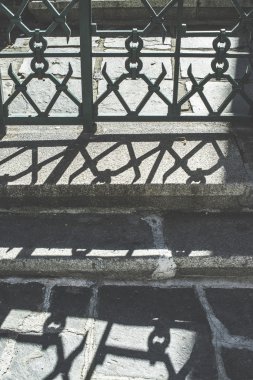 Metal dekoratif çit