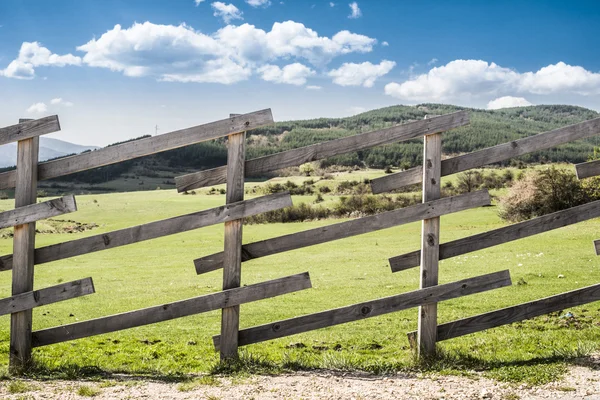 Fából készült kerítés a mountain ranch — Stock Fotó