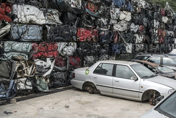 Automobili Rottami Imballati Deposito Vecchie Auto — Foto Stock