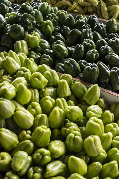 Pimientos verdes en el mercado — Foto de Stock