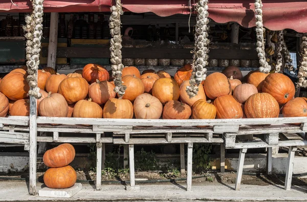 Pumpor och vitlök på marknaden — Stockfoto