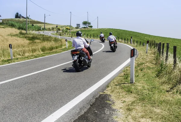 Scooter reist op weg — Stockfoto