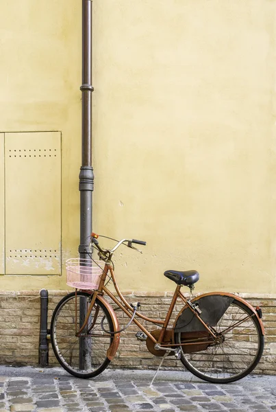 Vecchia bicicletta italiana — Foto Stock