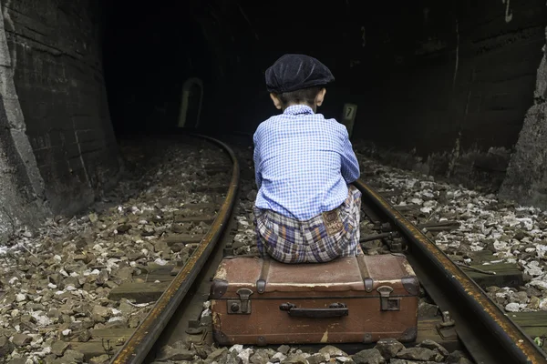 Child sits on railway road — Stock Photo, Image