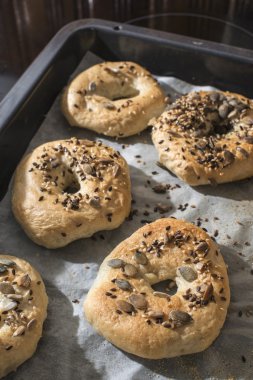 Simit evinde, pişirme