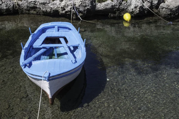 Akdeniz 'de tekne. — Stok fotoğraf