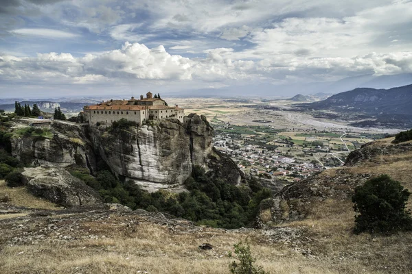 Meteora manastırları rock kuleleri üzerine olduğunu — Stok fotoğraf