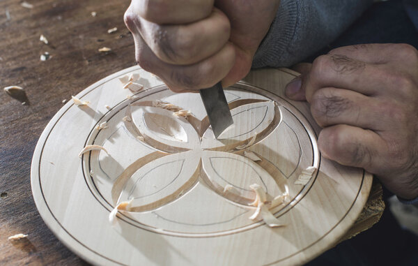Woodcarver makes threaded plate