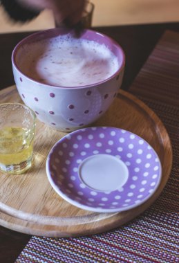 Süt ve bal içinde bar