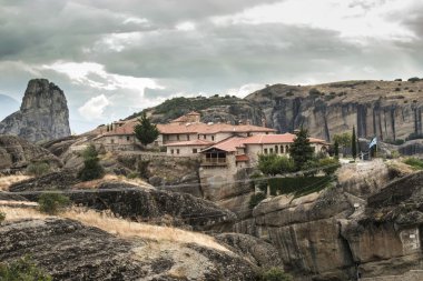 Meteora manastırları rock kuleleri üzerine olduğunu