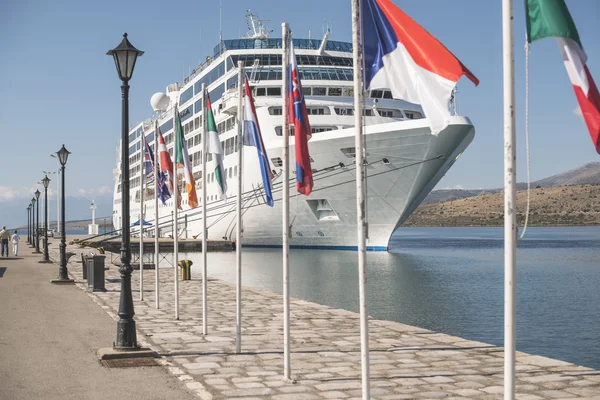 Big white cruise ship — Stock Photo, Image