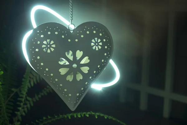 Latarnia w kształcie serca świeca — Zdjęcie stockowe