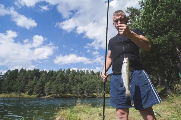 Man Fishing Lake — Stock Photo, Image