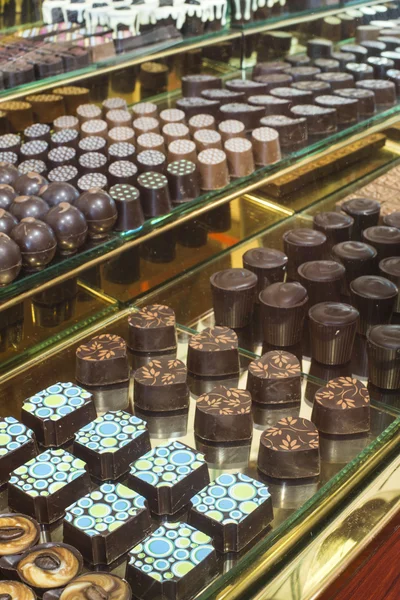 Fabricação de barra de chocolate na fábrica — Fotografia de Stock