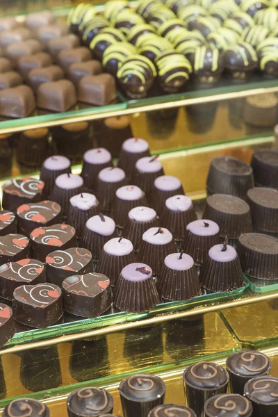 Fabrication de barres de chocolat en usine — Photo
