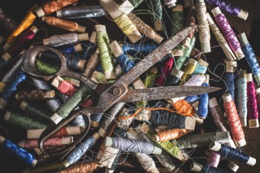 İş parçacığının biriktiricileri için eski vintage makaslar