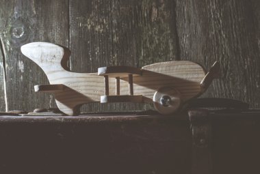 Çocuk oyuncak ahşap uçak