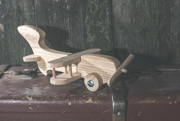 Детский деревянный самолёт — стоковое фото