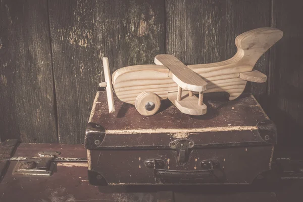 Avião de madeira de brinquedo infantil — Fotografia de Stock