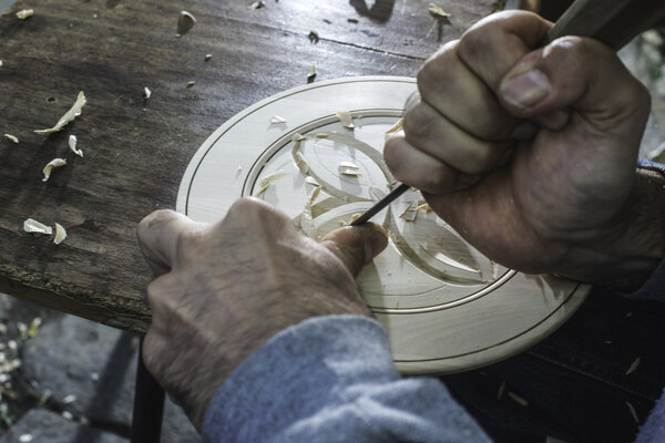 woodcarver make wooden bowl