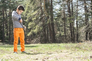 Çocuk sapan oyuncakla oynamak