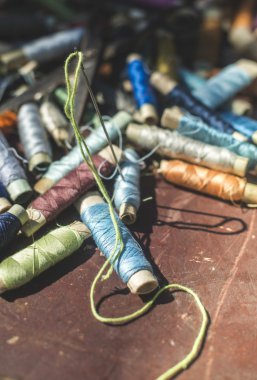 dikiş ipliği ve makas
