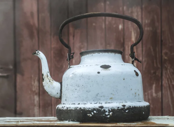 Oude metalen theepot — Stockfoto