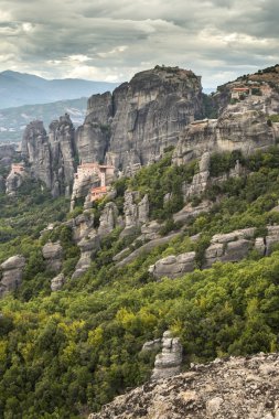 Meteora manastırları rock kuleleri üzerine olduğunu