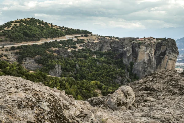 Meteora è monasteri in cima a torri rocciose — Foto Stock