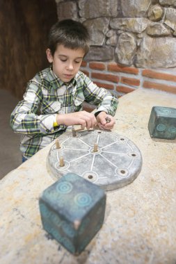 Vintage taşlı çocuk