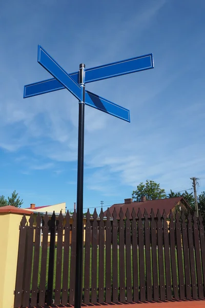 Çift yön tabelası