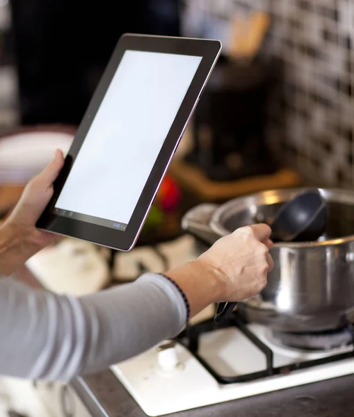 Cocina, tecnología y concepto de hogar — Foto de Stock