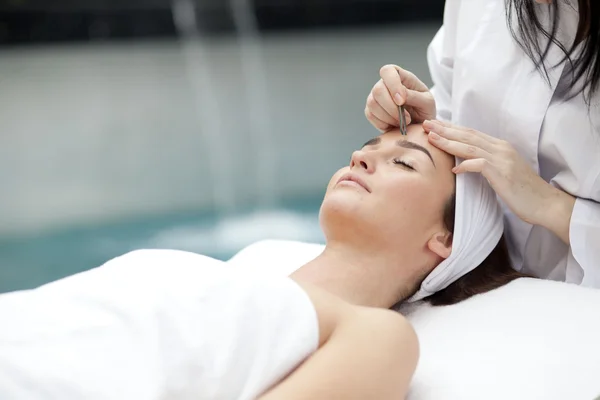 Woman receiving spa treatment — Stock Photo, Image