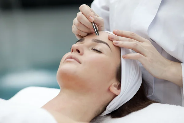 Woman making cosmetic procedures — Stock Photo, Image