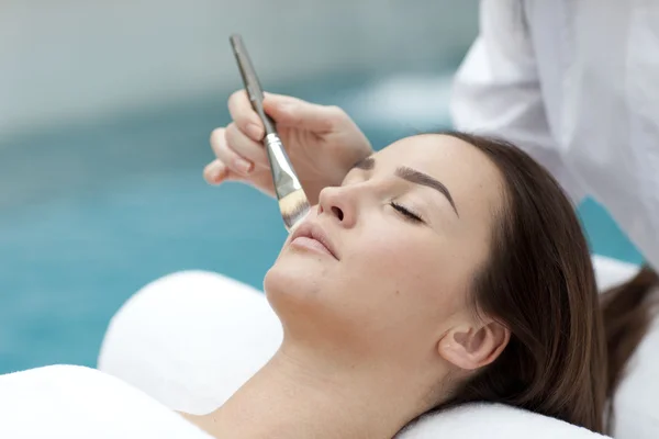 Woman making cosmetic procedures — Stock Photo, Image