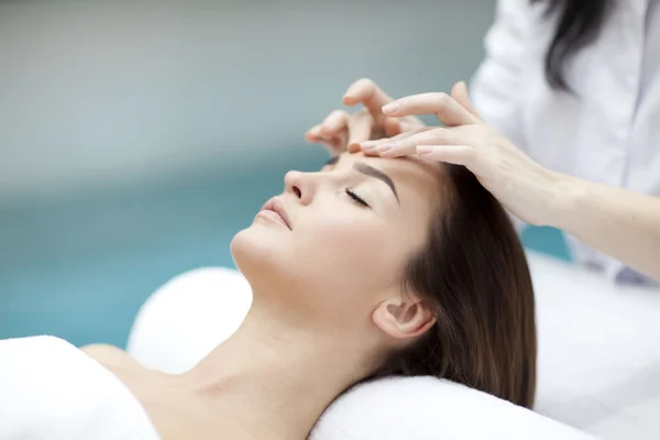 Woman making cosmetic procedures — Stock Photo, Image