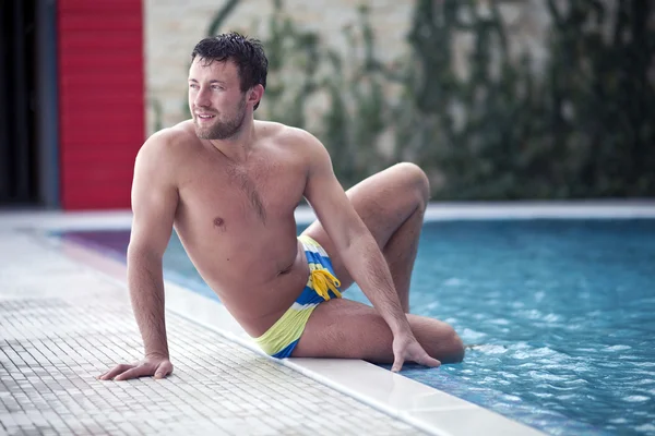 Man posing in the swimming pool — Stock Photo, Image